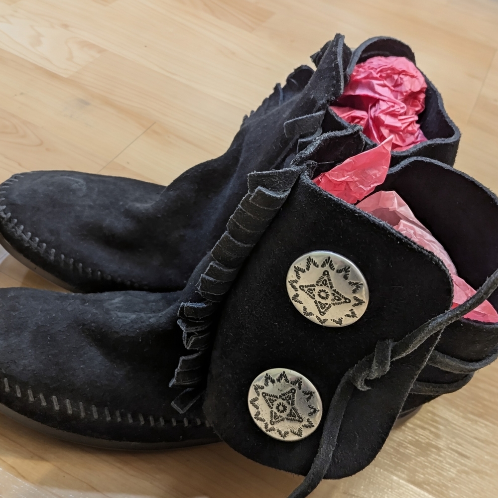 Minnetonka Women's Two Button Hardsole Boot, Black Suede, Size 8
